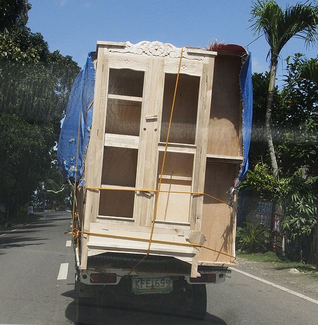 SILOY IS WATCHING/FEB. 12, 2016 Overloaded truck in Danao City Cebu casrrying furnitures.(CDN PHOTO/CHRISTIAN MANINGO)