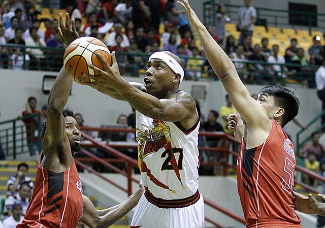 Gabby Espinas and the rest of the San Miguel Beermen try to nail their first win against the GlobalPort Batang Pier tonight in the 41st PBA Commissioner’s Cup. (PBA IMAGES)