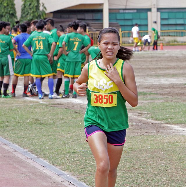PRISAA 2016/FEB.27,2016:Melody Perez of USC manage to dominate the 1,500 meter of the womens on the PRISAA 2016 at Cebu City Sports center.(CDN PHOTO/LITO TECSON)