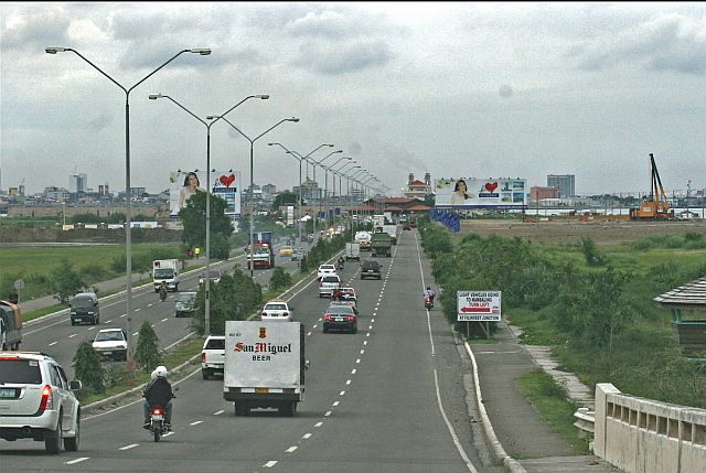 The Cebu South Coastal Road traverses the 330-hectare South Road Properties (SRP). Both projects were financed by separate loans extended by the Japan International Cooperation Agency (JICA). (CDN FILE PHOTO)