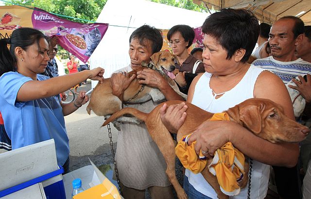 ANTI RABIES CAMPAIGN/JUNE 30,2009: Cebu province and Mandaue City government join hands in an Anti-rabies campaign dubbed as Province Rabies Consciousness Month at Mandaue City Park.(CDN PHOTO/TONEE DESPOJO)