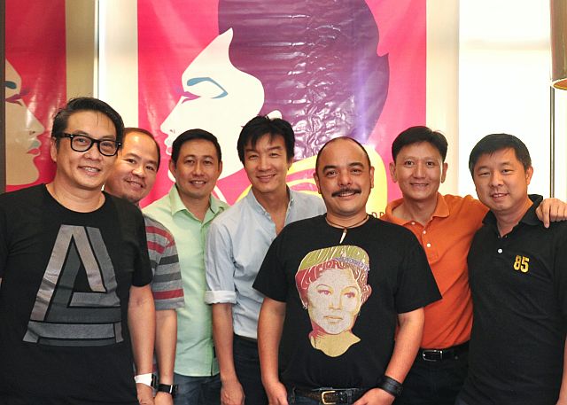With Carlos Celdran, members of the Sacred Heart School-Ateneo de Cebu Batch 1985, including multi-awarded  furniture designer and manufacturer Kenneth Cobonpue (fourth from left)