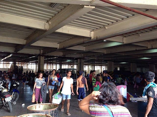 Fire victims took shelter inside the dilapadated CICC while waiting for their name be listed in th date of Mandaue City Social Welfare and Service. Some resident wanted to stay inside but the city government will not allowed them as the building is not fit for occupancy. (CDN PHOTO/NESTLE SEMILLA)