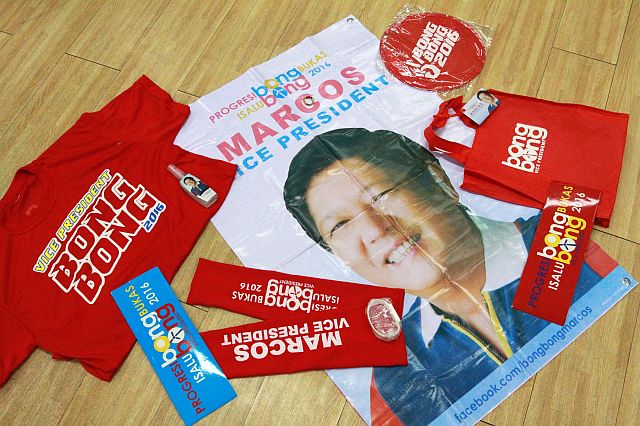 SEN. BONGBONG MARCOS RED ECO BAG/MARCH 19, 2016: The items inside the Red color Eco bag distributed by the staff of Vice presidential candidate, Senator ferdinan"Bong Bong"Marcos, Jr.(CDN PHOTO/JUNJIE MENDOZA)