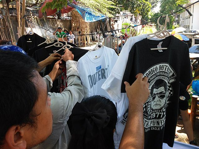 Buyers choosing their Duterte shirts. (CDN PHOTO/VICTOR ANTHONY V. SILVA)