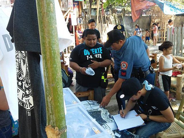 Supporters selling Duterte shirts near UP Cebu. (CDN PHOTO/VICTOR ANTHONY V. SILVA)