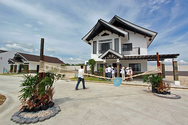 PRIMARY HOMES ROYAL PALMS LAUNCHING/NOVEMBER 7, 2012: One of the model units of the Argao Royal Palms developed by Primary Homes during it's launching at Argao.(CDN PHOTO/CHOY ROMANO)