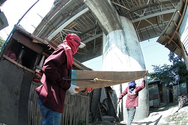 Workers of Jegma Construction prepare for this Saturday’s repairs on the first Mandaue-Mactan Bridge. (CDN PHOTO/FERDINAND EDRALIN)