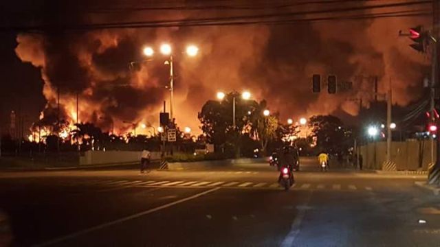 Fire hit a densely populated area in Barangay Mantuyong and Guizo, Mandaue City past 1 a.m. Saturday. (PHOTO GRABBED FROM ALDARWIN HUANG)