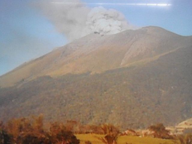 Mount Kanlaon in Negros Island continues to spew ashes. (RADYO.INQUIRER.NET)