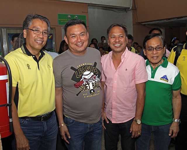 PNOY AND LIBERAL RALLY WITH ROXAS/MARCH 04,2016: Liberal Party standard bearer Presidentiable Mar Roxas,Sibonga Mayor Lionel Bacaltos,Naga City Mayor Val Chiong and Talisay City Former Mayor Eddie Gullas during the Liberal Party Rally at Mandaue City Sports complex.(CDN PHOTO/LITO TECSON)