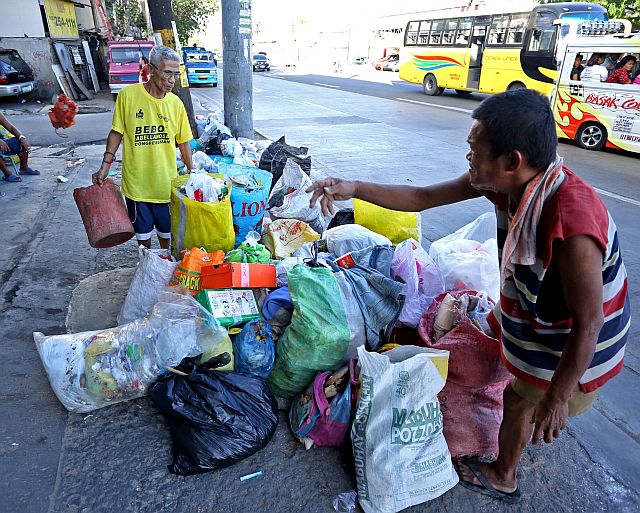CEBU CITY GARBAGE/MARCH 13,2016:These garbage will be no longer a big problem of the Cebu City after Cebu City Mayor Michael Rama issue a manifesto on garbage collection in every barangay of the City.(CDN PHOTO/LITO TECSON)