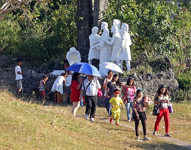 Devotees start to visit the Tanchan Celestial Garden in Banawa for the coming Holy Week. (CDN PHOTO/LITO TECSON)