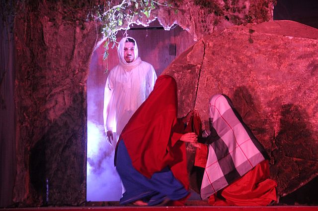 an actor playing the risen Jesus Christ walks outside the tomb in a reenactment of the ‘Sugat’ performance at the Chapel of Holy Relics, Tabor Hills, Talamban. (CDN PHOTO/SAMMY NAVAJA)