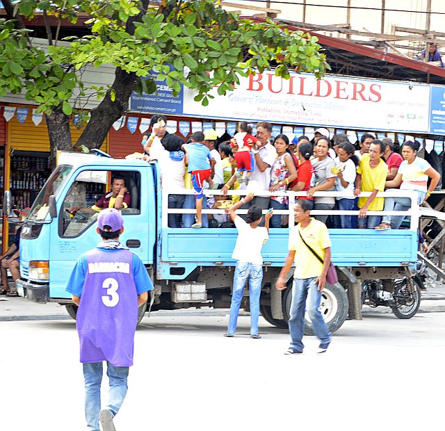 SILOY IS WATCHING/MAR. 06, 2016 A truck carrying LP supporters outside the Dumanjug gym. (CDN PHOTO/CHRISTIAN MANINGO)