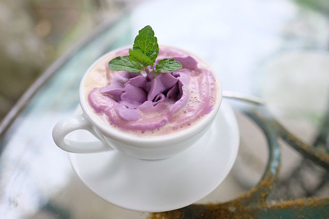 PURPLE COFFEE,   a signature drink at Sanfu Leisure Farm is topped with  purple sweet potato foam. Their hillside manicured gardens and koi ponds  are incredibly  picturesque. (CDN PHOTO/JUDE A. BACALSO)