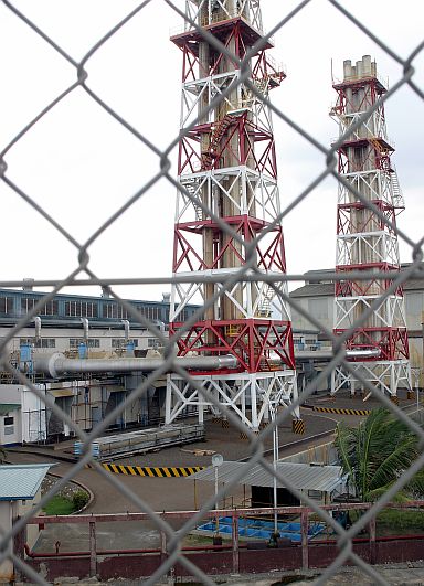 MINOR FIRE/AUG.15,2006:Five Visayan Electric Company (VECO) substations were affected after Cebu Power Plant in barangay Ermita suffered a minor fire yesterday.(CDN PHOTO/JUNJIE MENDOZA)