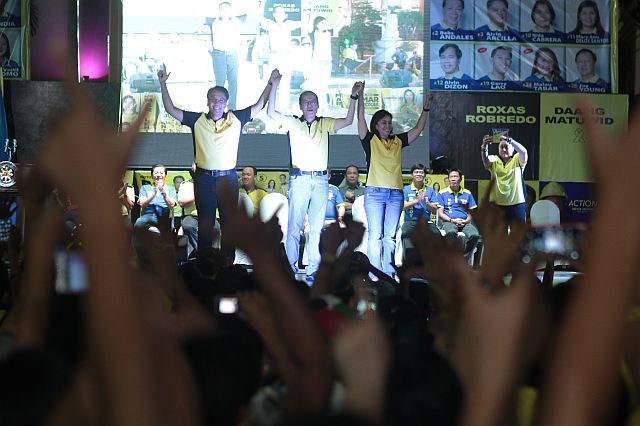 Liberal Party standard-bearer Mar Roxas, President Benigno Aquino III and vice presidentiable Leni Robredo grace the proclamation rally of local LP allies. (CDN PHOTO/FERDINAND EDRALIN)