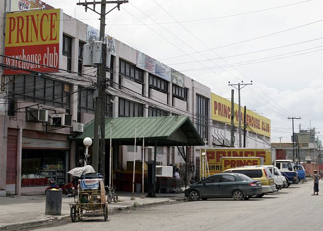 Retailers like Prince Warehouse Club owned by Robert Go favor contractualization. (CDN FILE PHOTO)