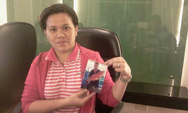 Jugie the wife of Jumar Estriba sought for help to the Blas F. Ople Police Center.(CDN PHOTO/NORMAN MENDOZA)