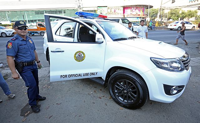 CEBU CITY NEW SUV POLICE CAR/APRIL 28,2016:Chief Insp. Wildemar Tiu Police Station 4 Chief disembark from a roving routine in their new SUV police service given by Cebu City government.(CDN PHOTO/LITO TECSON)