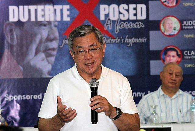 ANTI-DUTERTE FORUM/APRIL 30, 2016: Former Negros Occidental Governor Rafael Coscolluela (with mic) and former RTC branch 13 Judge Meinrado Paredes (seated back) unmask PDP-Laban presidential candidate Davao City mayor Rodrego Duterte during the Duterte X posed forum in Cebu Business Hotel.(CDN PHOTO/JUNJIE MENDOZA)