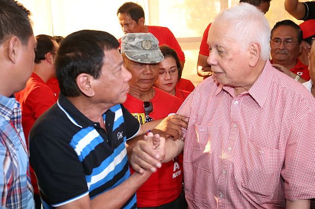 Davao City Mayor Rodrigo Duterte and Presidential candidate shake hands with Toledo City Mayor Sonny Osmena during his visit in Toledo City. (CDN PHOTO/LITO TECSON)