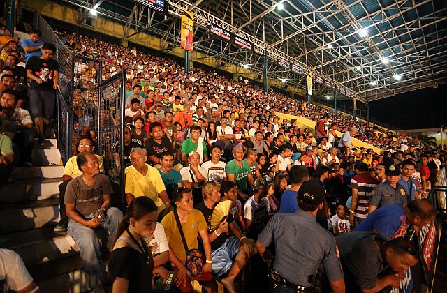 Thousands of boxing fans pack the grandstand of the Cebu City Sports Center during the “Time Has Come: Donaire vs. Bedak” fight card last Saturday. (CDN PHOTO/LITO TECSON)