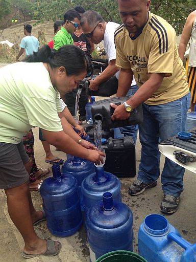Residents of Sitio Tac-an line up to get potable water from Cebu City government who conducts water caravan at Barangay Budlaan.../ Julit Jainar