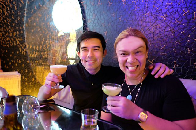 A DRINK TO DEMOCRACY. Champ Lui Pio and I raise a glass of Morals  and Malice’s signature Pomelo Spiced Mojito (Bacardi Silver rum, ginger syrup, mint, lime and  citrus soda topped with pomelo) to the May 9 elections, because the Hale frontman is part of Rock  The Vote, acampaign to inspire  the Filipino youth to exercise  their right of suffrage.