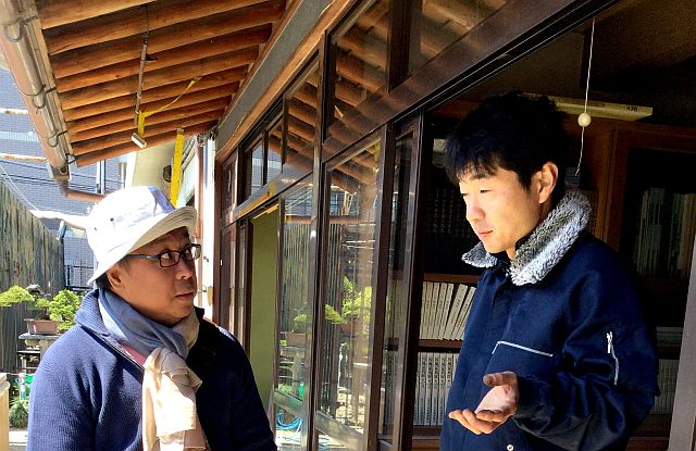 Ram talking with Fujikawa's Naoki Maeoka