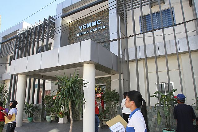 Patients worry about VSMMC’s move to temporarily stop outpatient dialysis in April. In photo is the facade of the Vicente Sotto Memorial Medical Center Renal Center in this 2016 photo. | CDN FILE PHOTO (Junjie Mendoza)