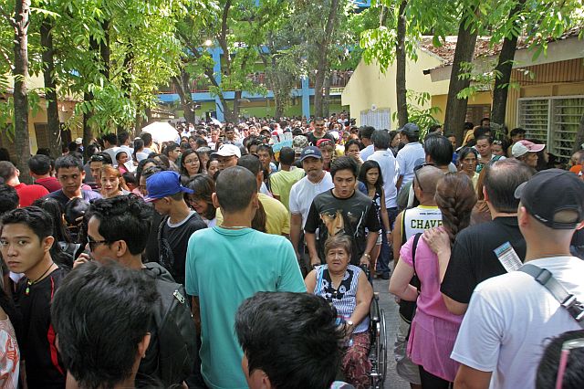 ELECTION 2016/MAY 09,2016:Haevy of flow of people others are finish to vote while others will gonna vote in Guadalupe Elementary school these Election 2016.(CDN PHOTO/JUNJIE MENDOZA)