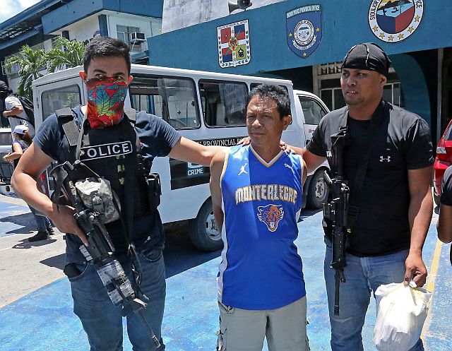 TUBURAN AMBUSH SUSPECT ARRESTED/MAY 05,2016:Operatives of Regional Special Operation Group 7 (RSOG7) escorted Tuburan ambush suspect former Monte Grande Barangay Captain Luduvico Oroquero after he was arrested.(CDN PHOTO/LITO TECSON)