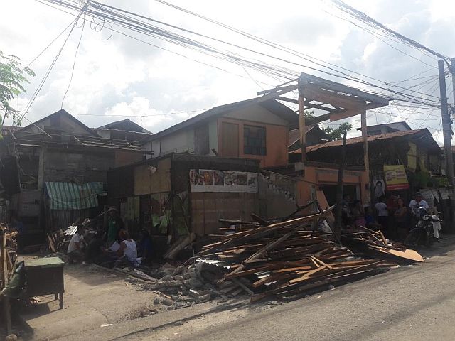 Residents of Sitio Tanke showed no resistance when 9 out of the 25 houses were demolished today (CDN PHOTO/ UP INTERN DAFNE WENCESLAO)