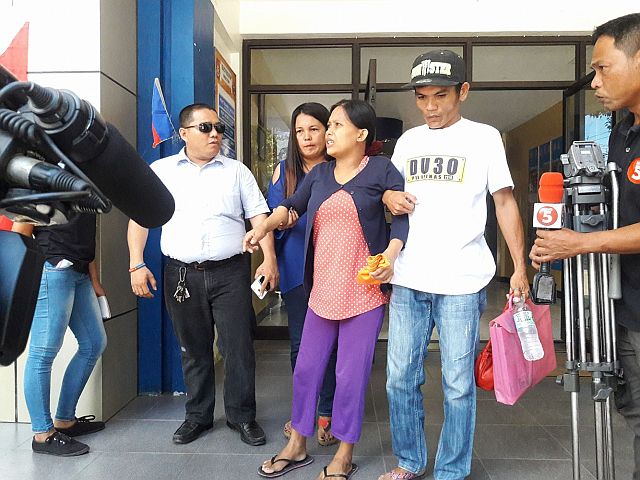 Edalene, escorted by her husband Roldan, went to the CCPO to formally file a complaint against the doctors and medical staff of VSMMC who attended to her on June 5. (CDN PHOTO/DAFNE WENCESLAO)