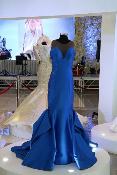 The gown worn by reigning Miss Universe Pia Wurtzbach, along with other  creations by fashion designer Albert Andrada, is on display at SM Seaside City Cebu.