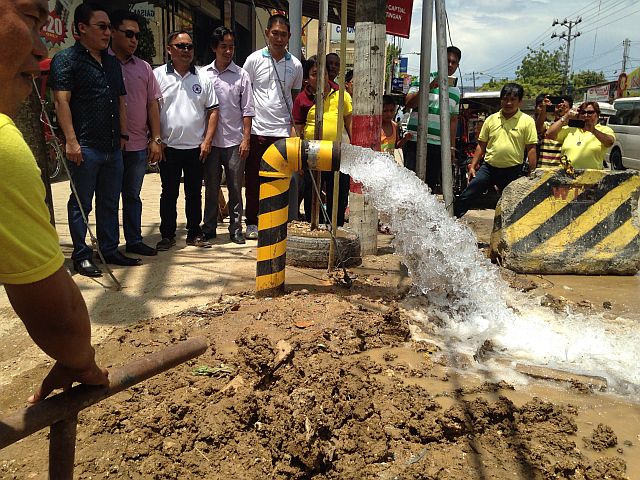 Officials from Abejo Water Supply, Metro Cebu Water District, and Mandaue City lead the inauguration of the Cabancalan Water Bulk Water Supply in Barangay Casuntingan, Mandaue City. (CDN PHOTO/JULIT C. JAINAR)