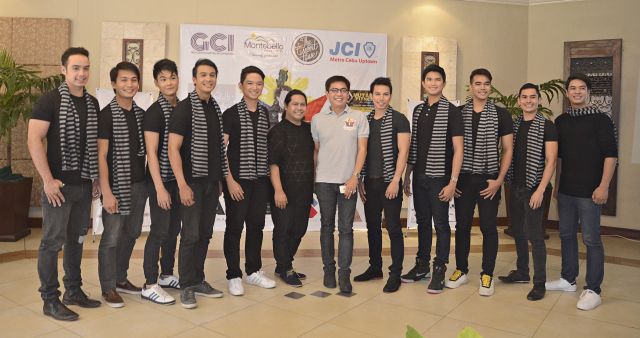 The 10 hopefuls during the presentation of the Gentlemen of the Philippines Cebu leg, with blogger Norman Tinio (center, in light shirt) and Cebuano designer Dexter Alazas at Montebello Hotel. (CDN PHOTO/CHRISTIAN MANINGO)