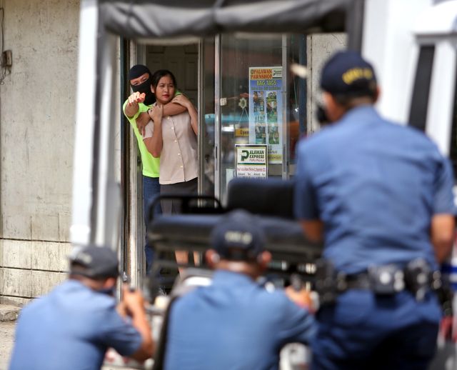 Mandaue City police respond to a hostage-taking incident during the robbery simulation exercise at a pawnshop on SB Cabahug Street. (CDN PHOTO/LITO TECSON)