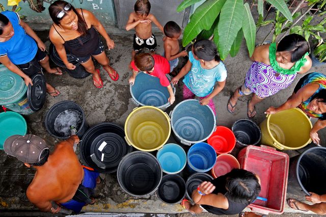 The El Niño this year has reduced the water supply of Buhisan Dam (above) as seen during last March’s inspection of one of Cebu’s groundwater resources. At left, Barangay Tinago, Cebu City residents ready their water containers as they wait for the city government’s fire trucks to supply them water in this file photo. 