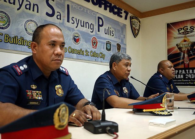 PRO 7 Dir. Chief Supt. Patrocinio Comendador Jr. (center) warns illegal drug personalities to surrender now, after the escape of some members of an illegal drug syndicate during a police operation. With him are Supt. Rex Derilo and Supt. George Ylanan in a press conference in Bohol. (CDN PHOTO/LITO TECSON)