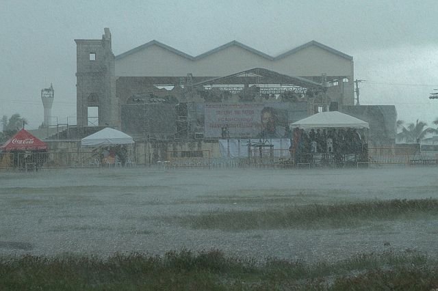 NO TURNING BACK. Some supporters of President-elect Rodrigo Duterte take shelter from the downpour in tents set up at the Sugbo grounds of the South Road Properties. (CDN PHOTO/FERDINAND EDRALIN)