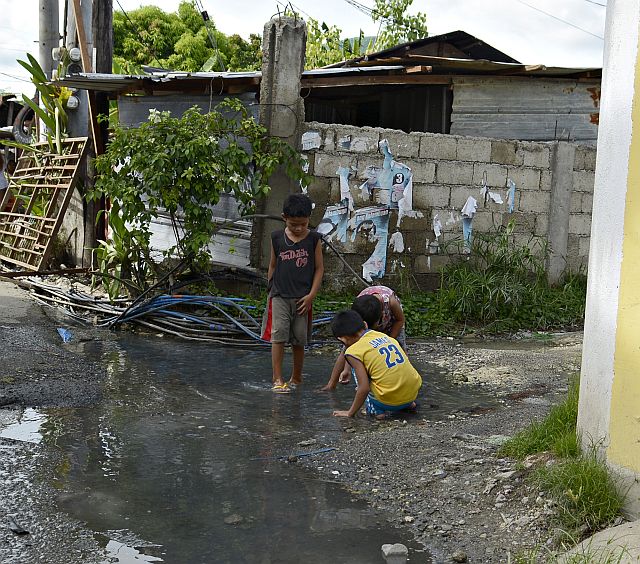 SILOY IS WATCHING/JUNE 18, 2016 Kids playing in overflown canal in Cansojong, Talisay, Cebu unmindful of the bacterias and other contaminants dirty water carries. (CDN PHOTO/CHRISTIAN MANINGO)