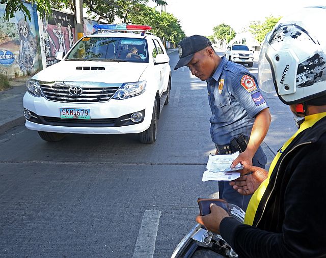 CEBU CITY POLICE FORTUNER/JUNE 04,2016:Mabolo Police conduct check point in north reclamation area were their issue Fortuner were used and other police operation.(CDN PHOTO/LITO TECSON)