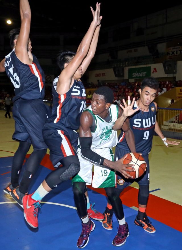 Bassiere Sackour of Worthy-UV is triple-teamed by SWU defenders in the Cesafi Partner’s Cup last night at the Cebu Coliseum. (CDN PHOTO/LITO TECSON)