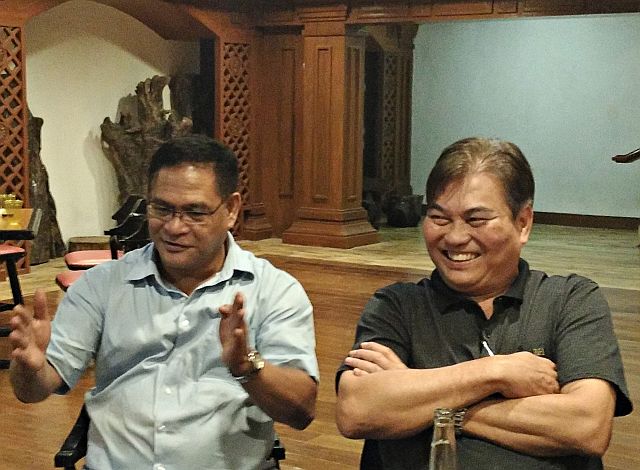 Mariano Araneta (right), president of the Philippine Football Federation, flashes a big smile as he and lawyer Ed Gastanes relay to sportswriters the praises that PFF got from Fifa, the world governing body of football. (CDN PHOTO/CHRISTIAN MANINGO)