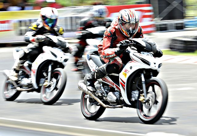 Riders strut their wares during the Cebu leg of the Yamaha Grand Prix One-Make Race at the Kartzone tracks. (CDN PHOTO/CHRISTIAN MANINGO)