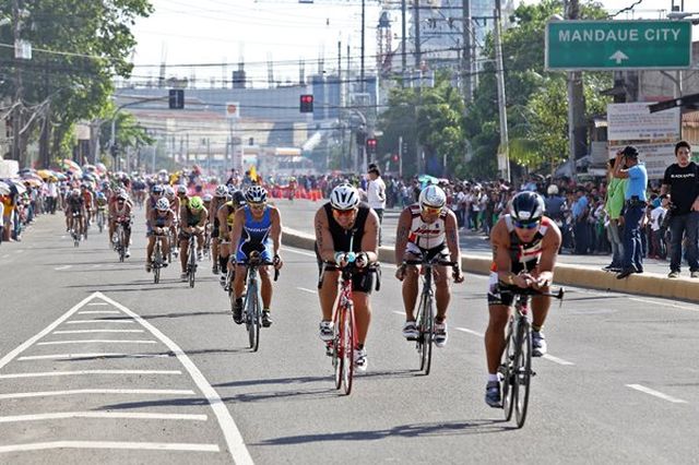 Participants in the 2014 edition of the Cobra IronMan 70.3 bike race approach the SRP tunnel in Cebu City. (CDN FILE)