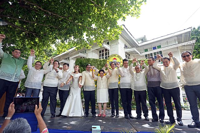  Former  Cebu City Mayor Michael Rama together with reelected Cebu City Vice Mayor Edgar Labella raise the hands of new and reelected  Team Rama Councilors after their oath-taking  before Adlaon Barangay Captain Nieves Narra at the Rama compound. (CDN PHOTO/LITO TECSON)